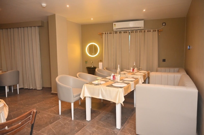Imagen del bar/restaurante del Hotel Essence Grandeur. Foto 3