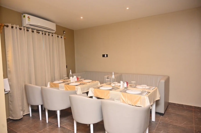 Imagen del bar/restaurante del Hotel Essence Grandeur. Foto 4