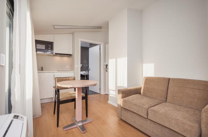 Imagen de los interiores del Hotel Essence Inn Marianos. Foto 18