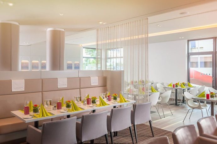 Imagen del bar/restaurante del Hotel Essential By Dorint Stuttgart/airport. Foto 3