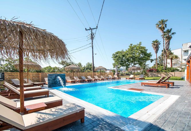 Imagen de la piscina del Hotel Essential Summer - Adults only. Foto 15