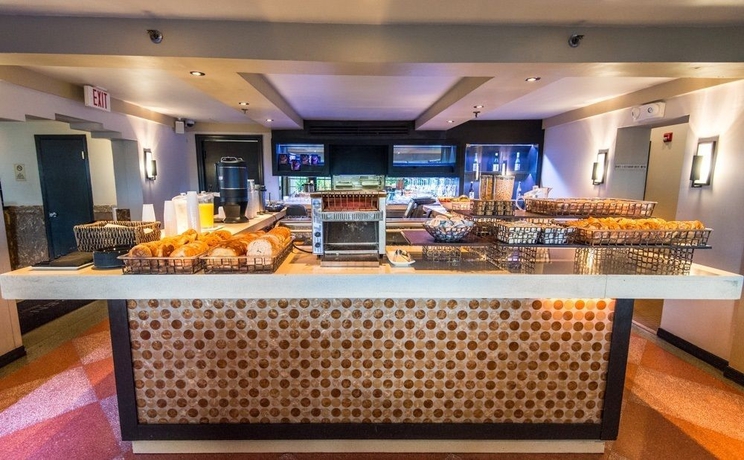 Imagen del bar/restaurante del Hotel Essex House By Clevelander. Foto 5