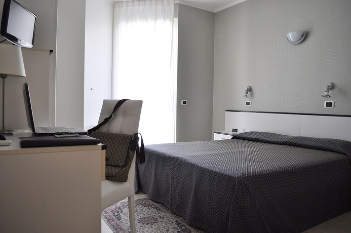 Imagen de la habitación del Hotel Est, Piombino. Foto 11