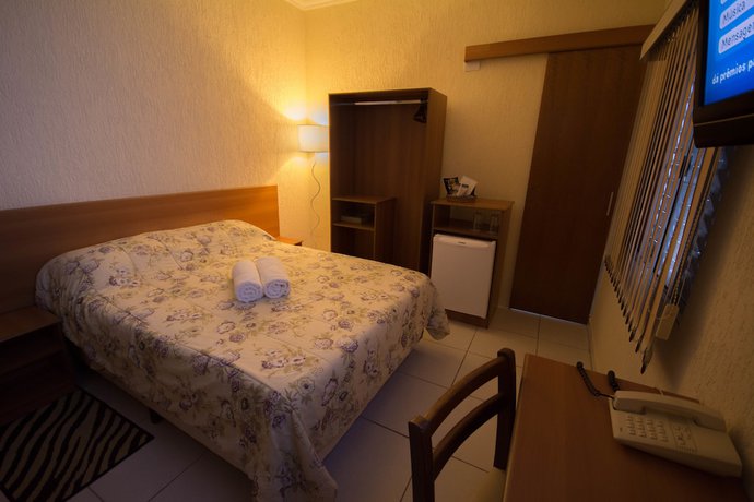 Imagen de la habitación del Hotel Esta&ccedil;&atilde;o Para&iacute;so. Foto 2