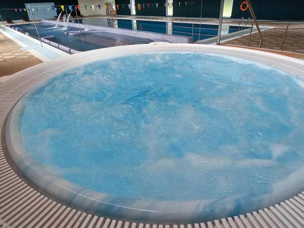 Imagen de los exteriores del Hotel Estación de Montaña Manzaneda. Foto 8