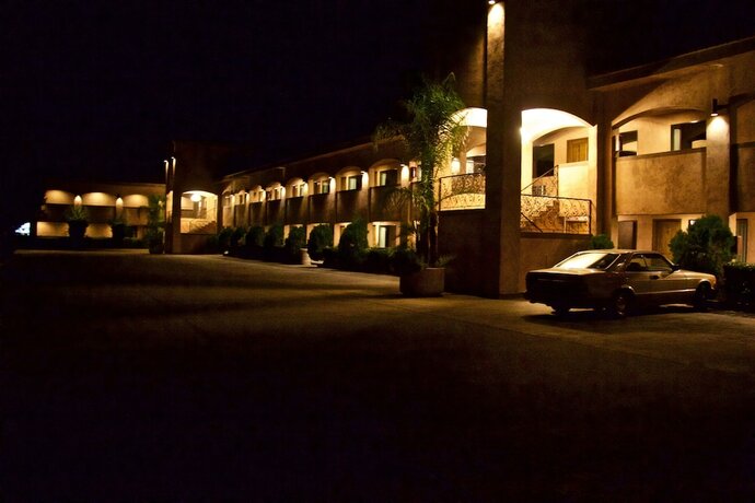 Imagen general del Hotel Estancia Inn. Foto 7