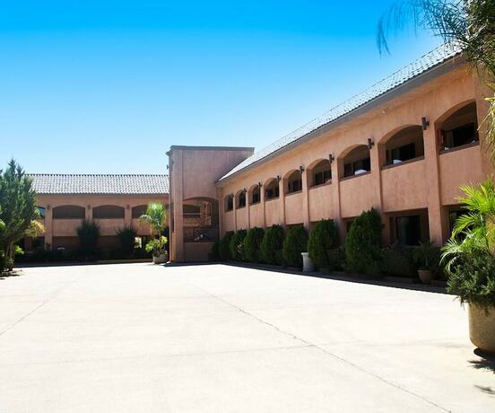 Imagen general del Hotel Estancia Inn. Foto 11