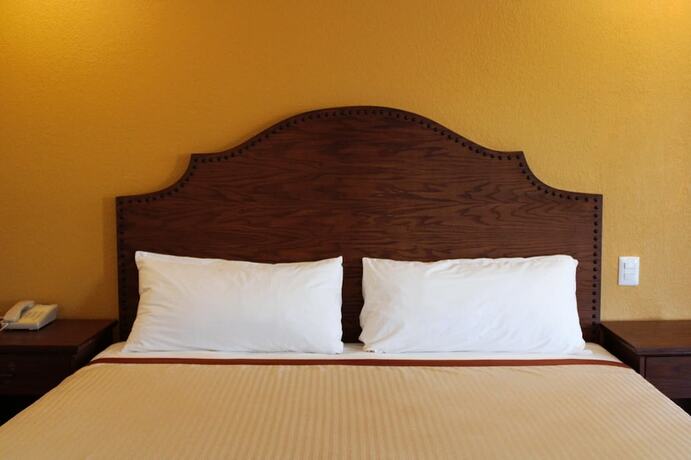 Imagen general del Hotel Estancia Inn. Foto 14