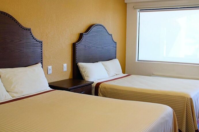 Imagen de la habitación del Hotel Estancia Inn. Foto 17