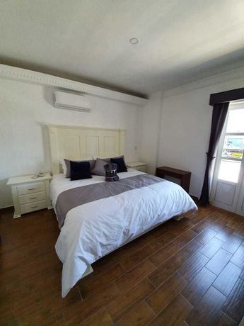 Imagen de la habitación del Hotel Estancia Real. Foto 8