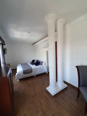 Imagen de la habitación del Hotel Estancia Real. Foto 16