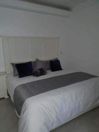 Imagen de la habitación del Hotel Estancia Real. Foto 18
