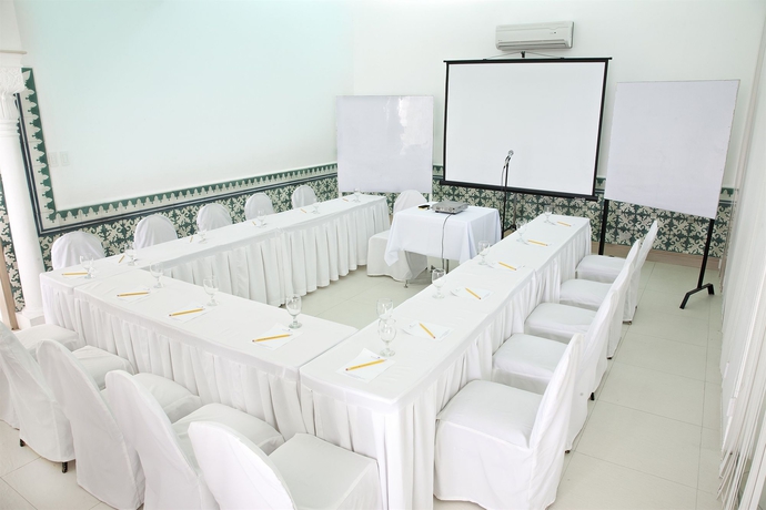 Imagen de los interiores del Hotel Estancia Resort. Foto 11