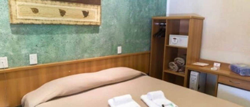 Imagen de la habitación del Hotel Estancia Santa Monica. Foto 3