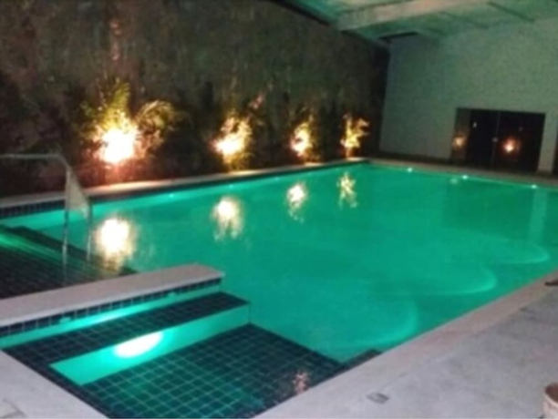 Imagen de la piscina del Hotel Estancia Santa Monica. Foto 17