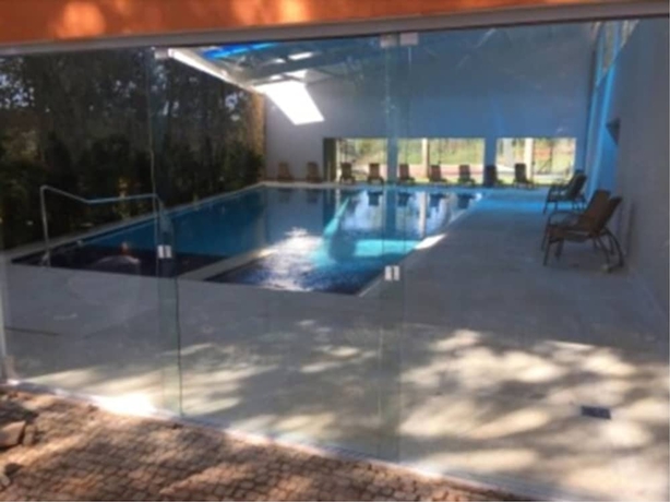 Imagen de la piscina del Hotel Estancia Santa Monica. Foto 19
