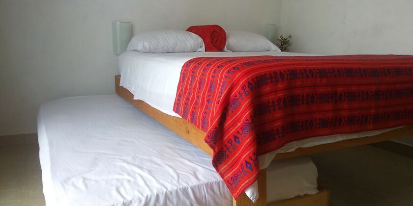 Imagen de la habitación del Hotel Estancia de Cort&eacute;s. Foto 15