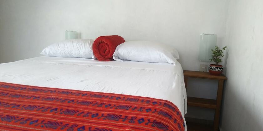 Imagen de la habitación del Hotel Estancia de Cort&eacute;s. Foto 16