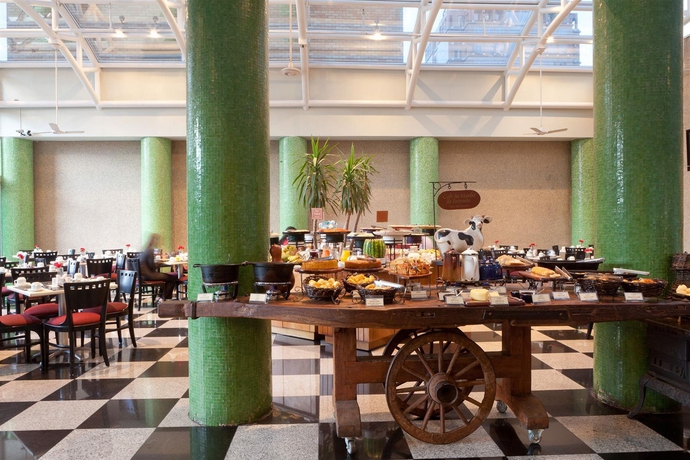 Imagen del bar/restaurante del Hotel Estanplaza International. Foto 2