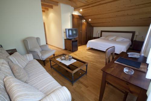 Imagen de la habitación del Hotel Estanys Blaus. Foto 2