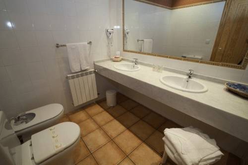 Imagen de la habitación del Hotel Estanys Blaus. Foto 4