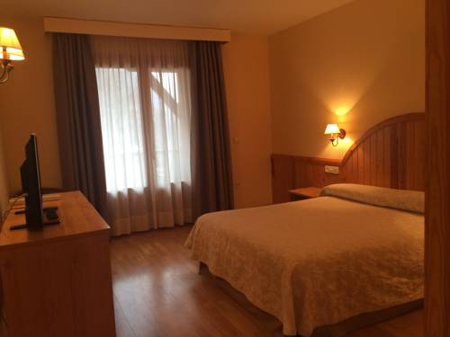 Imagen de la habitación del Hotel Estanys Blaus. Foto 5