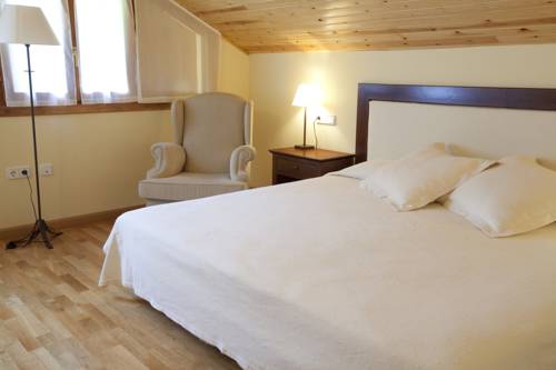 Imagen de la habitación del Hotel Estanys Blaus. Foto 7