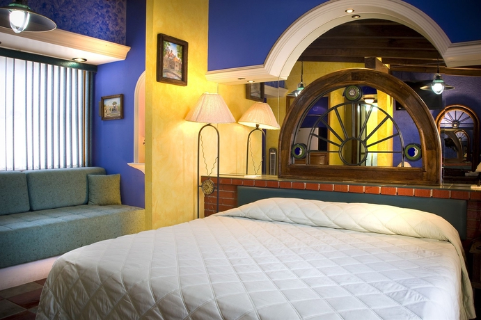 Imagen de la habitación del Hotel Estanza and Suites. Foto 1