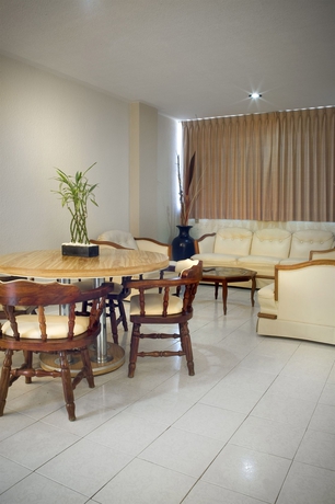 Imagen de la habitación del Hotel Estanza and Suites. Foto 4