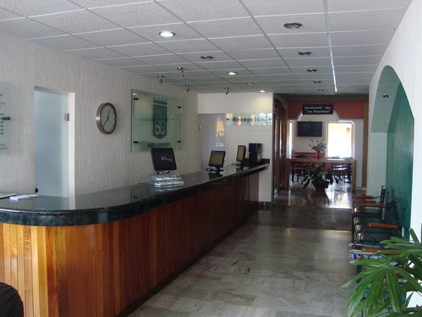 Imagen de los interiores del Hotel Estanza and Suites. Foto 15