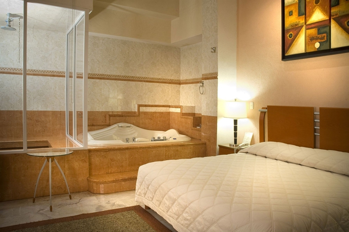 Imagen de la habitación del Hotel Estanza and Suites. Foto 10