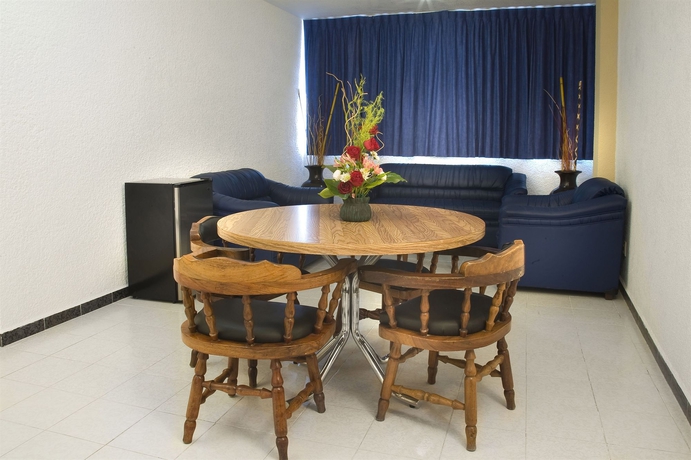 Imagen de la habitación del Hotel Estanza and Suites. Foto 11