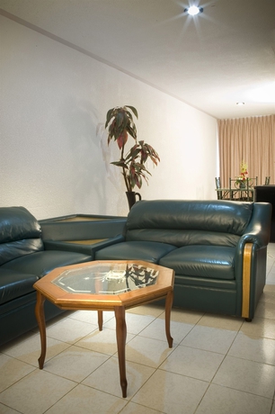 Imagen de los interiores del Hotel Estanza and Suites. Foto 16