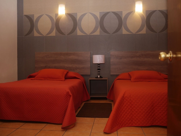 Imagen de la habitación del Hotel Estefania. Foto 4