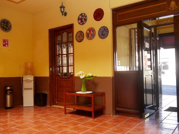 Imagen de los interiores del Hotel Estefania. Foto 16