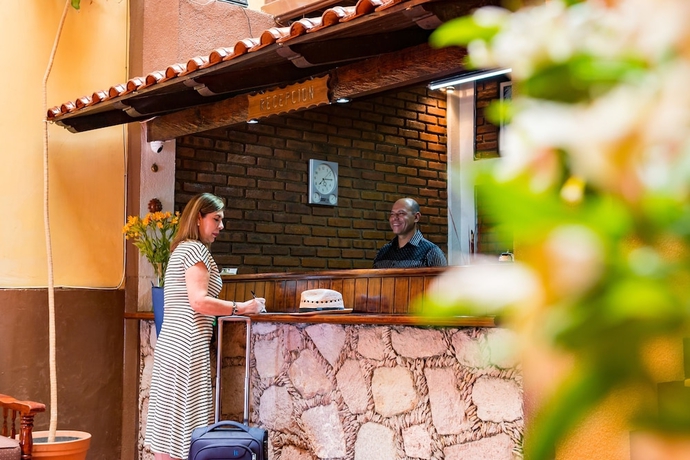 Imagen de los interiores del Hotel Estefania. Foto 18