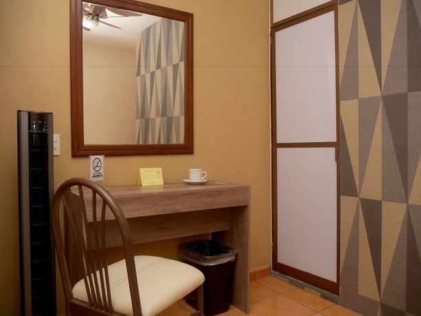 Imagen de la habitación del Hotel Estefania. Foto 5