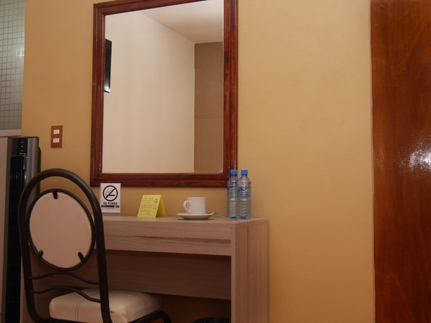 Imagen de la habitación del Hotel Estefania. Foto 8