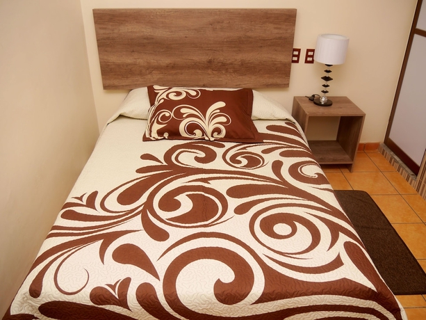 Imagen de la habitación del Hotel Estefania. Foto 9