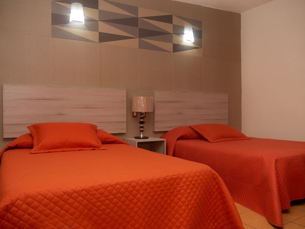 Imagen de la habitación del Hotel Estefania. Foto 10