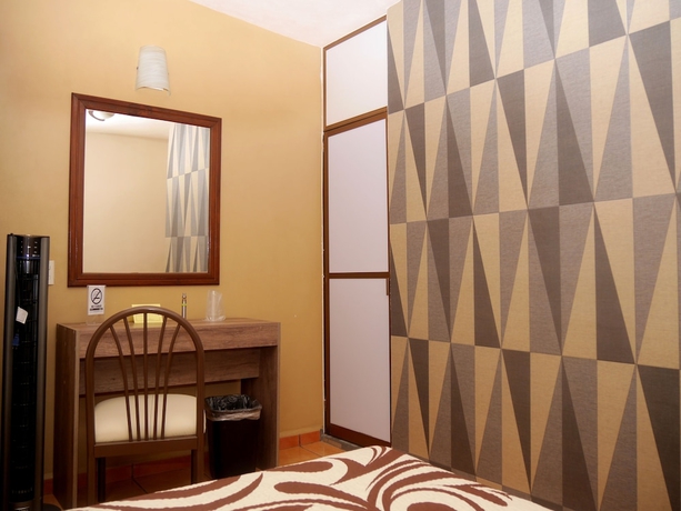 Imagen de la habitación del Hotel Estefania. Foto 11