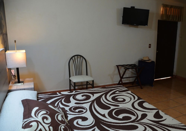Imagen de la habitación del Hotel Estefania. Foto 13