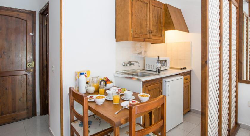 Imagen general del Hotel Estel Blanc Apartaments. Foto 9