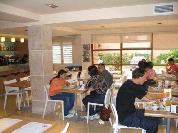 Imagen del bar/restaurante del Hotel Estel. Foto 15