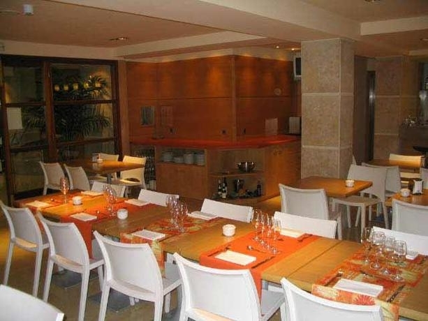 Imagen del bar/restaurante del Hotel Estel. Foto 16