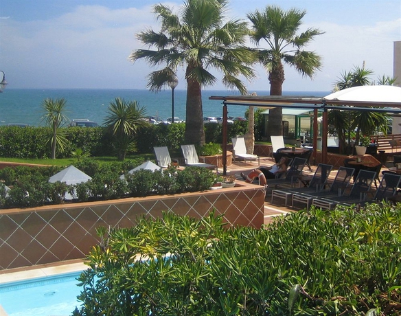 Imagen de la piscina del Hotel Estela Barcelona. Foto 8