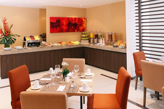 Imagen del bar/restaurante del Hotel Estelar El Cable. Foto 2