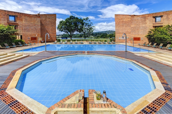 Imagen de la piscina del Hotel Estelar Paipa Spa and Centro De Convenciones. Foto 17