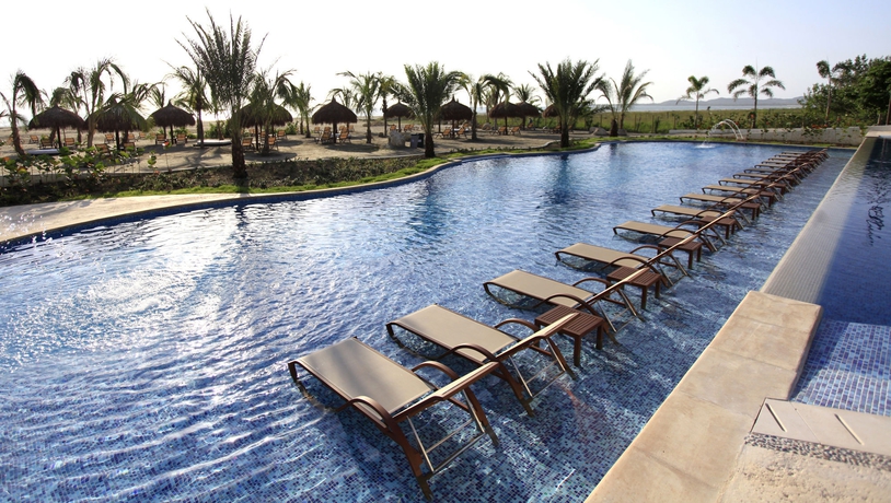 Imagen de la piscina del Hotel Estelar Playa Manzanillo. Foto 16