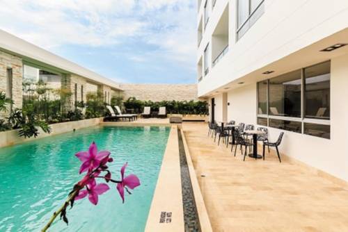 Imagen de la piscina del Hotel Estelar Yopal. Foto 9